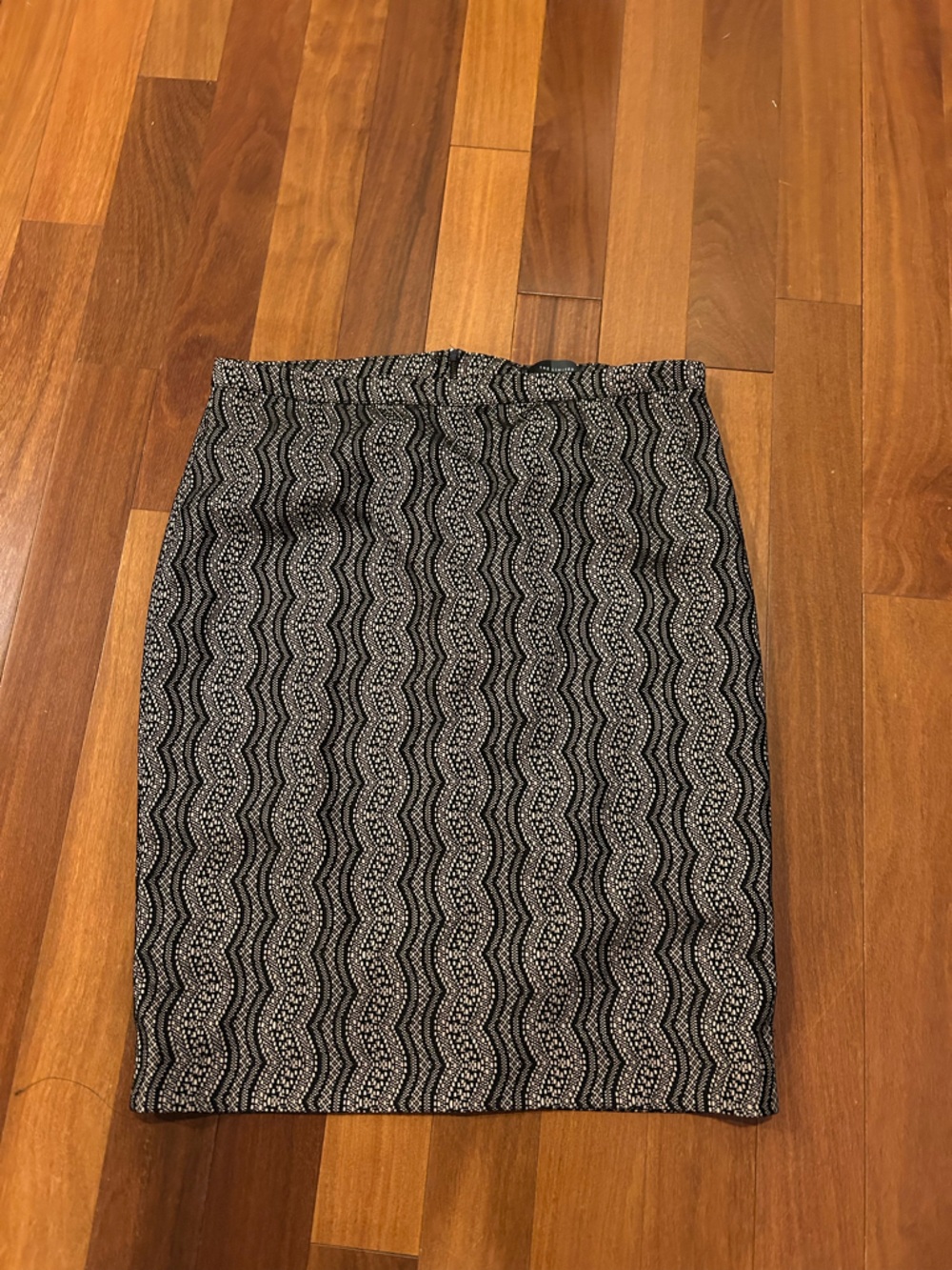 The Limited Black and White Wave-Pattern Pencil Skirt
